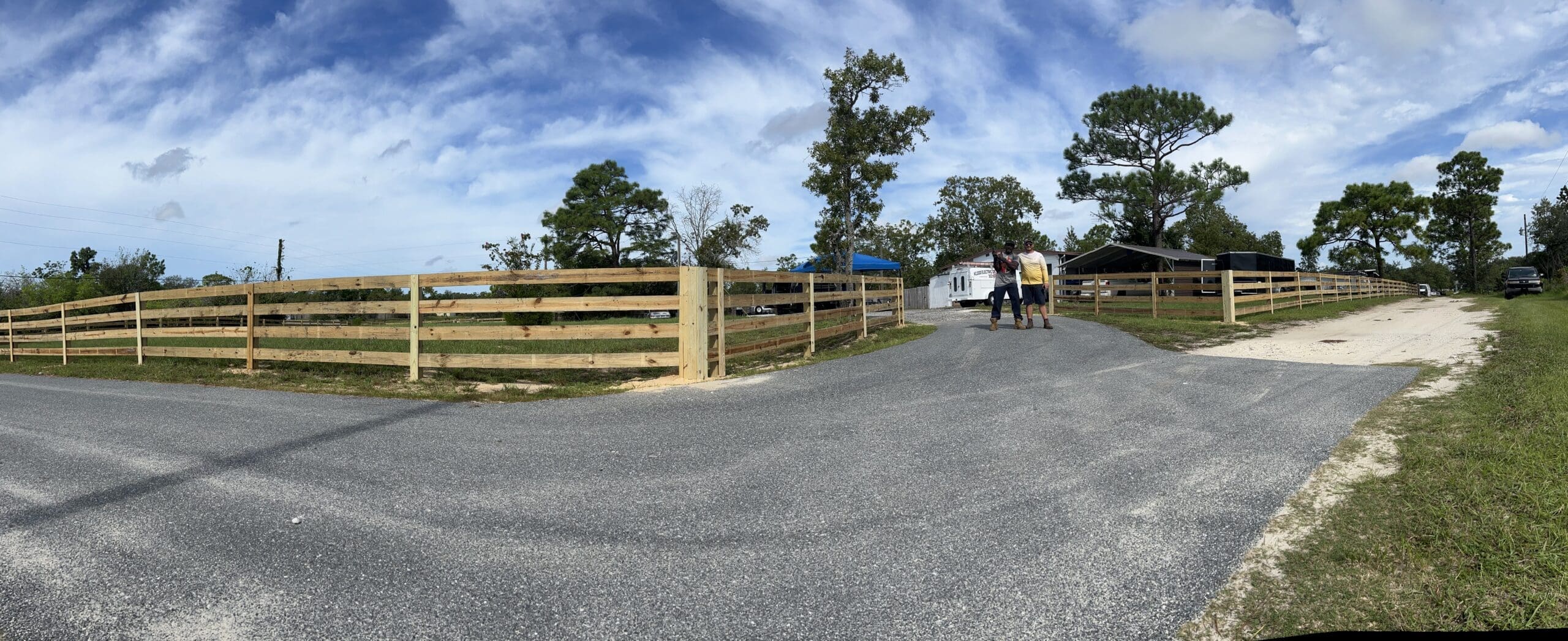 custom wood and vinyl fencing riverview
