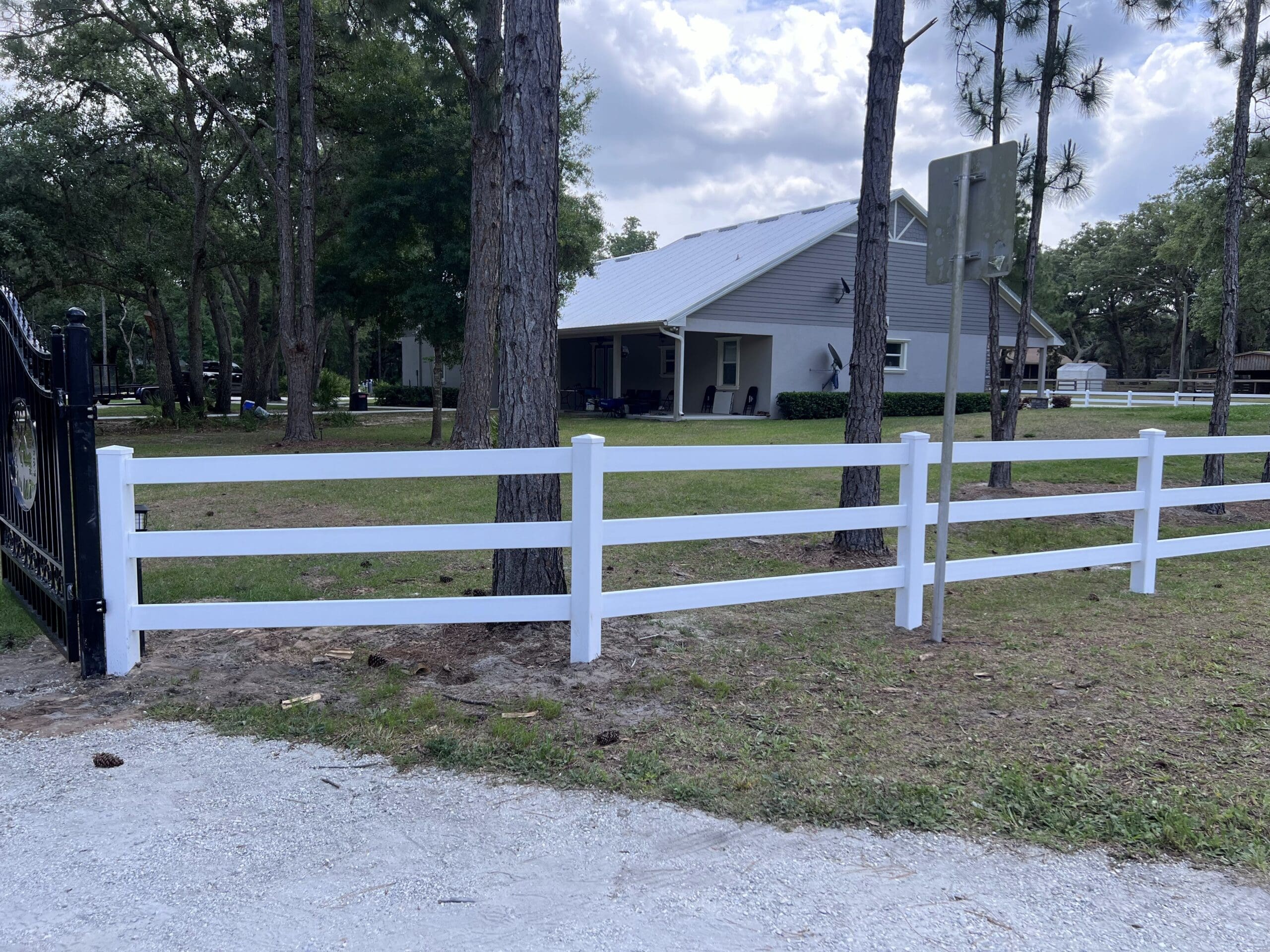 Valrico vinyl fence